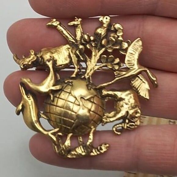 EARTH'S Animals of the World Brooch - Picture 6 of 7